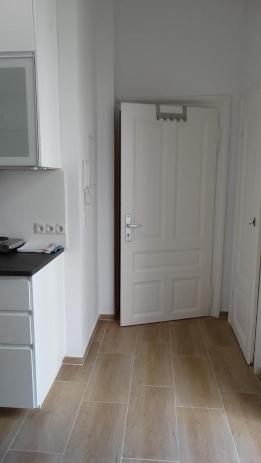 Ruhige Art-Garconniere Mit Balkon Apartment Wina Bagian luar foto