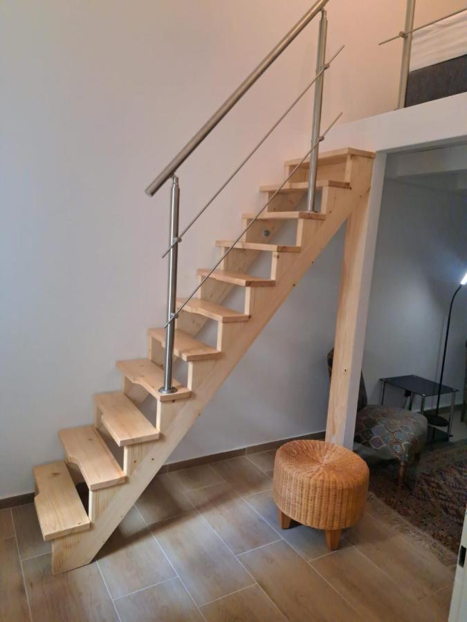 Ruhige Art-Garconniere Mit Balkon Apartment Wina Bagian luar foto