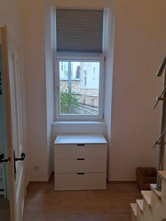 Ruhige Art-Garconniere Mit Balkon Apartment Wina Bagian luar foto
