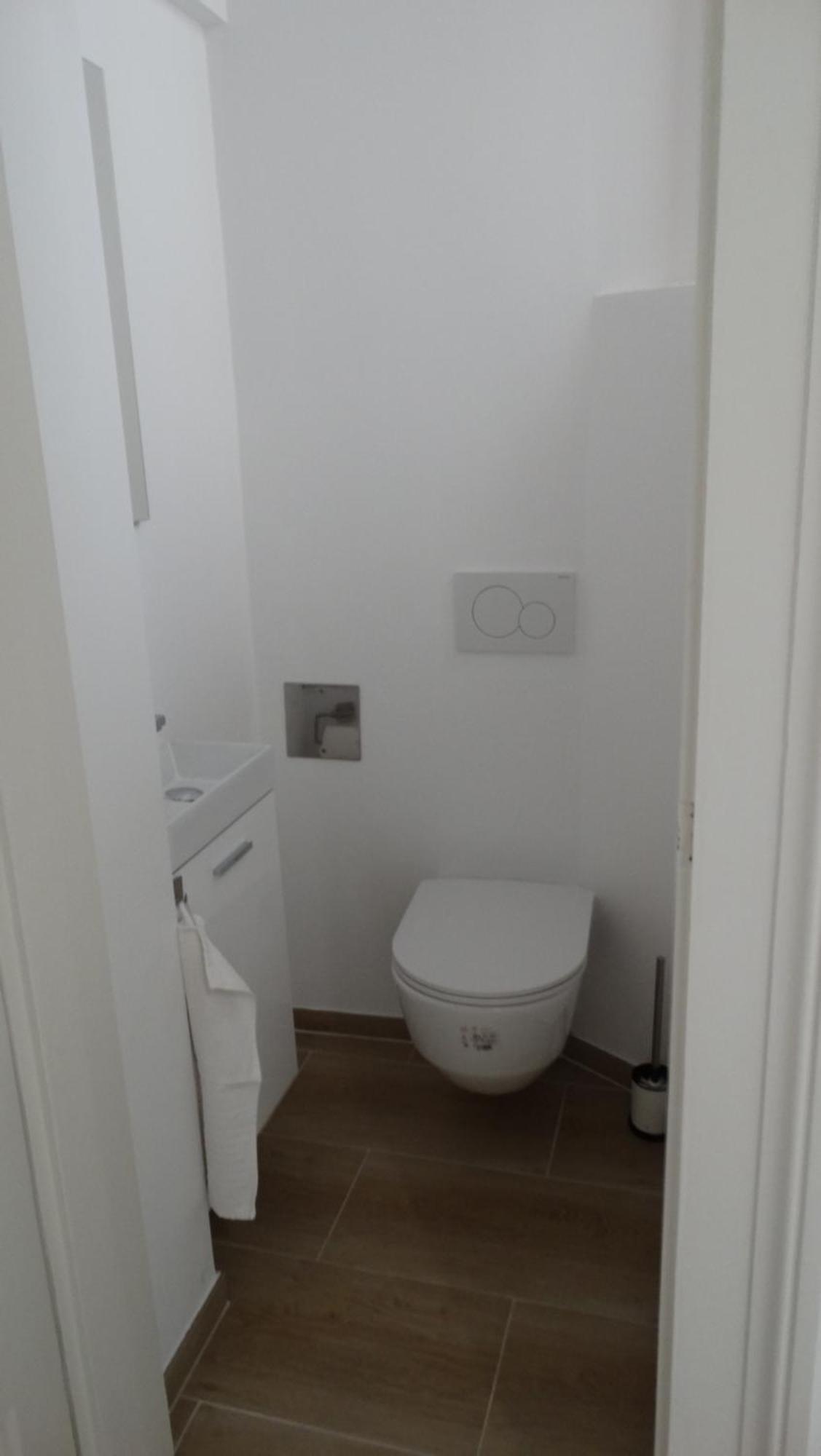 Ruhige Art-Garconniere Mit Balkon Apartment Wina Bagian luar foto